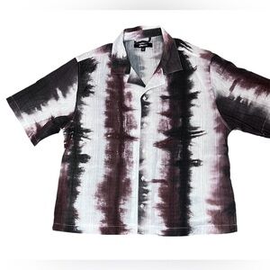 NOVAMEN is a Medium Men’s Button Up Brown & Cream Tie‎ Dye Short Sleeve Shirt